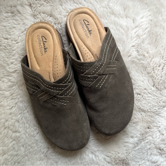 Clarks Brynn Glide Clog Mule Pebble Suede - Picture 1 of 8